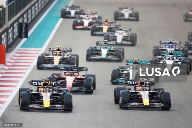 O neerlandês Max Verstappen (Red Bull) conquistou a 15.ª vitória da temporada no Grande Prémio de Abu Dhabi, enquanto o monegasco Charles Leclerc (Ferrari) segurou o segundo lugar no Mundial de Fórmula 1, após a 22.ª e última prova.