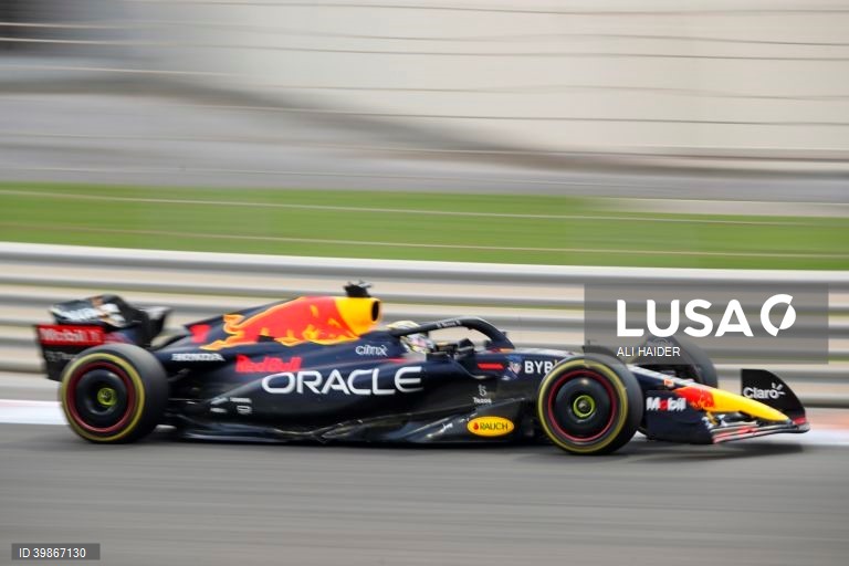O neerlandês Max Verstappen (Red Bull) conquistou a 15.ª vitória da temporada no Grande Prémio de Abu Dhabi, enquanto o monegasco Charles Leclerc (Ferrari) segurou o segundo lugar no Mundial de Fórmula 1, após a 22.ª e última prova.