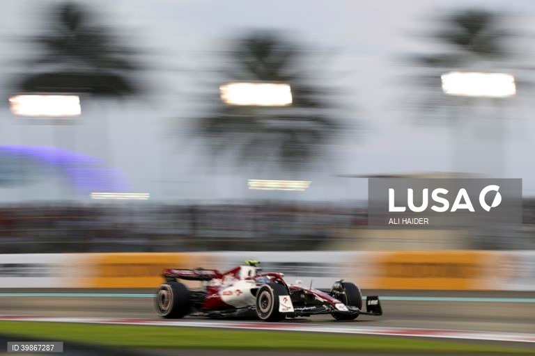 O neerlandês Max Verstappen (Red Bull) conquistou a 15.ª vitória da temporada no Grande Prémio de Abu Dhabi, enquanto o monegasco Charles Leclerc (Ferrari) segurou o segundo lugar no Mundial de Fórmula 1, após a 22.ª e última prova.