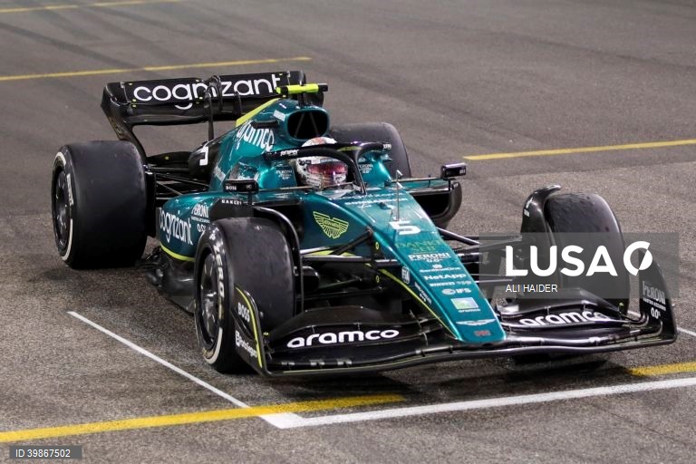 O neerlandês Max Verstappen (Red Bull) conquistou a 15.ª vitória da temporada no Grande Prémio de Abu Dhabi, enquanto o monegasco Charles Leclerc (Ferrari) segurou o segundo lugar no Mundial de Fórmula 1, após a 22.ª e última prova.