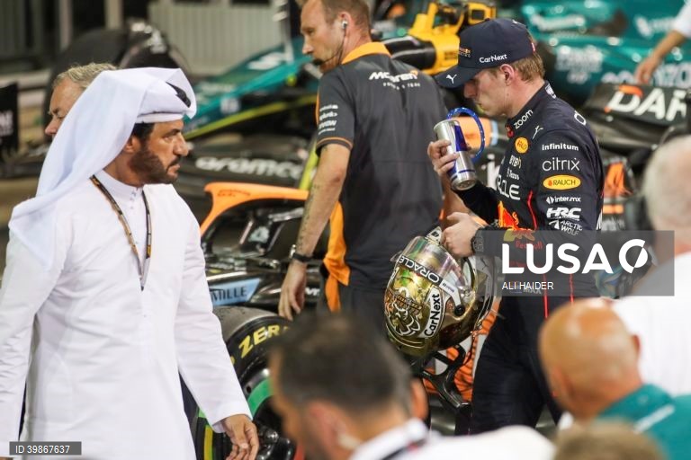 O neerlandês Max Verstappen (Red Bull) conquistou a 15.ª vitória da temporada no Grande Prémio de Abu Dhabi, enquanto o monegasco Charles Leclerc (Ferrari) segurou o segundo lugar no Mundial de Fórmula 1, após a 22.ª e última prova.