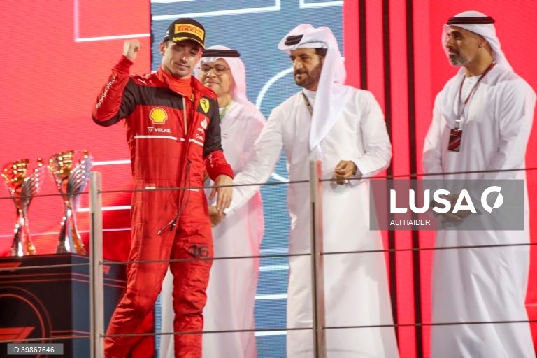 O neerlandês Max Verstappen (Red Bull) conquistou a 15.ª vitória da temporada no Grande Prémio de Abu Dhabi, enquanto o monegasco Charles Leclerc (Ferrari) segurou o segundo lugar no Mundial de Fórmula 1, após a 22.ª e última prova.