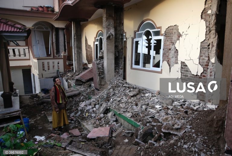 Indonésia: Operações de resgate e salvamento após o terramoto de magnitude de 5.6 em Cianjur
