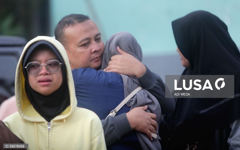 Indonésia: Operações de resgate e salvamento após o terramoto de magnitude de 5.6 em Cianjur