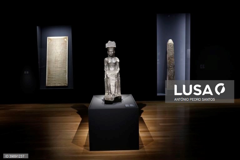 Visita à exposição “Faraós Superstars” no Museu Calouste Gulbenkian, em Lisboa, 24 de novembro de 2022. Reunindo cerca de 250 obras - das antiguidades egípcias à música pop, passando pelas iluminuras medievais e por bens de consumo e publicidade contemporâneos -, a exposição reflete sobre a popularidade destas personagens históricas, e por vezes míticas, e estará patente até 06 de março de 2023. ANTÓNIO PEDRO SANTOS/LUSA
