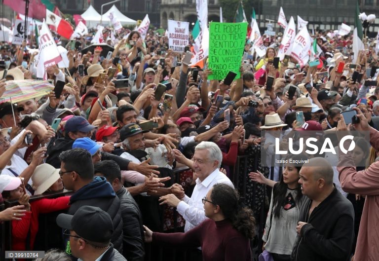México: Manifestação marca os 4 anos de governo do Presidente Lopez Obrador