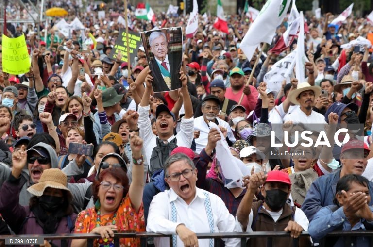 México: Manifestação marca os 4 anos de governo do Presidente Lopez Obrador