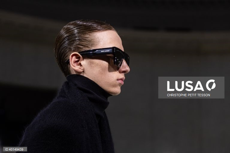Semana da Moda em Paris - Yves Saint Laurent homem