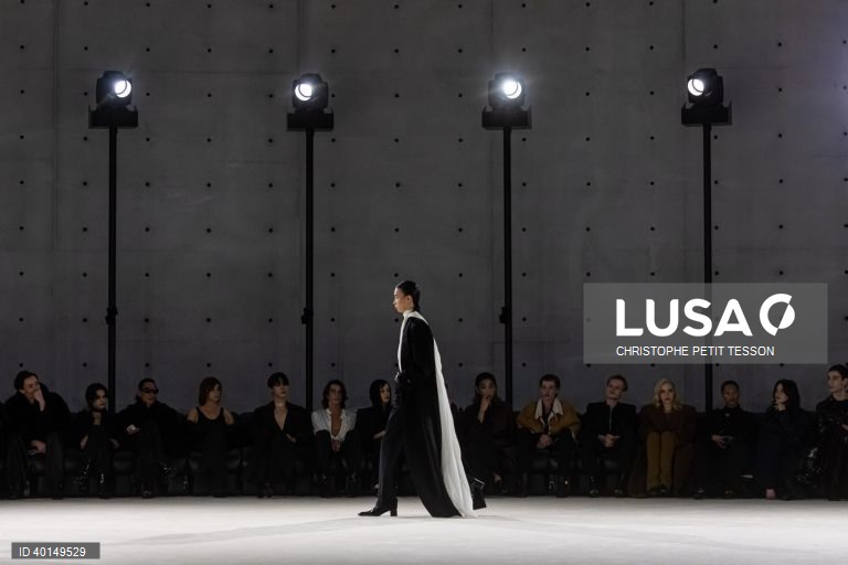 Semana da Moda em Paris - Yves Saint Laurent homem