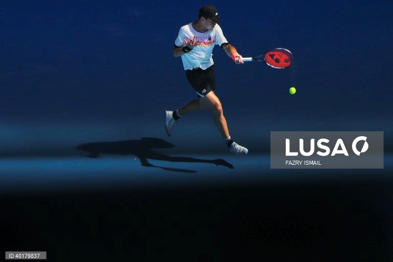Jogos de luz e sombra durante o Open da Austrália.
