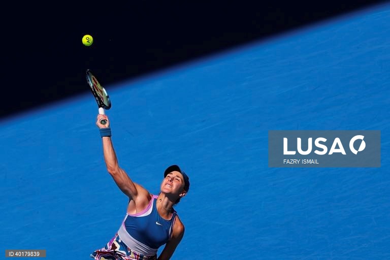 Jogos de luz e sombra durante o Open da Austrália.