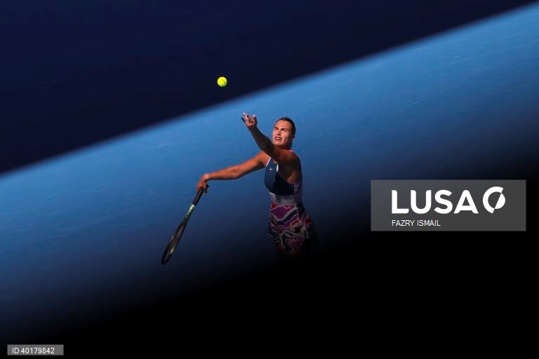 Jogos de luz e sombra durante o Open da Austrália.