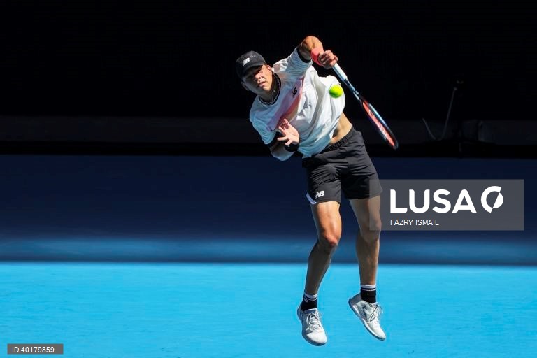 Jogos de luz e sombra durante o Open da Austrália.