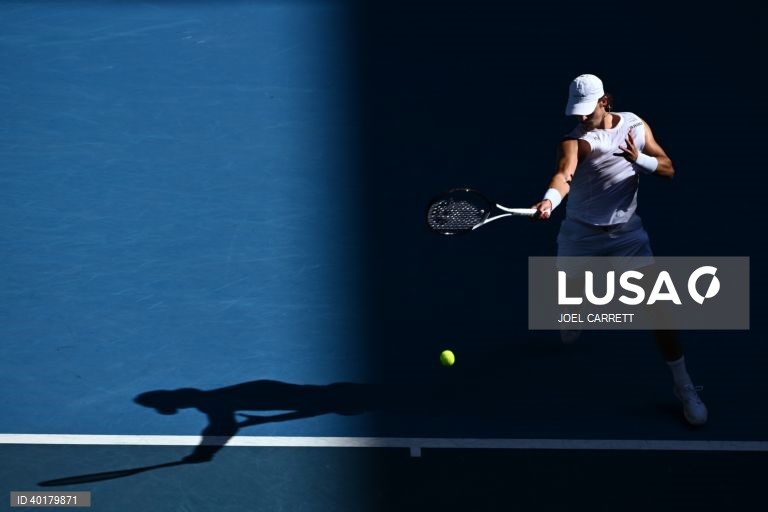 Jogos de luz e sombra durante o Open da Austrália.