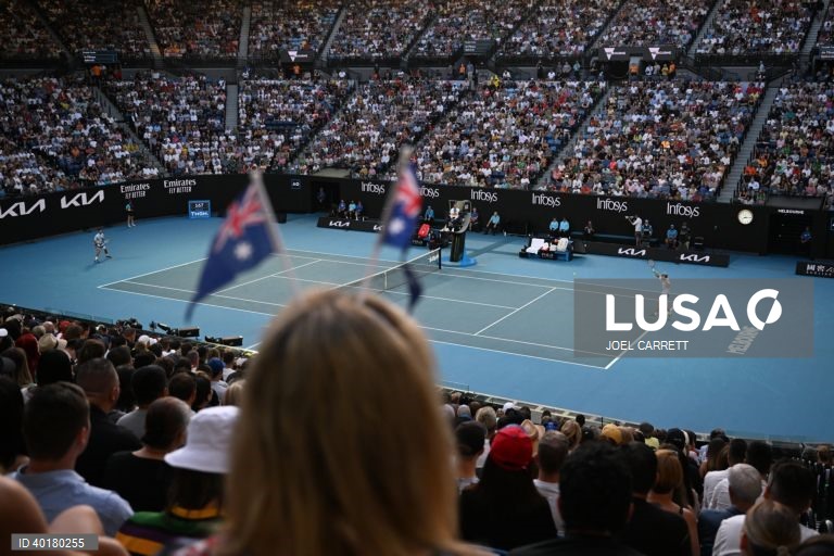 Jogos de luz e sombra durante o Open da Austrália.