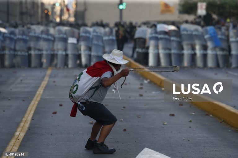 Peru: Uma nova onda de protestos contra o Governo toma as ruas de Lima