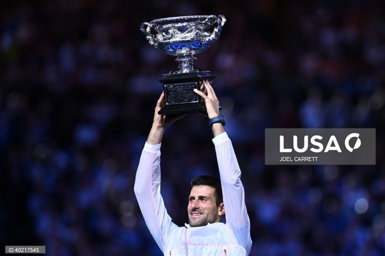 Open da Austrália: Djokovic conquista 10.º título ao bater Tsitsipas