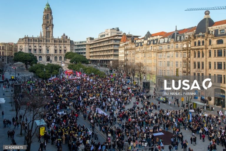 Manifestação de professores convocada por oito estruturas sindicais; Associação Sindical de Professores Licenciados (ASPL), Federação Nacional de Professores (FENPROF), Federação Nacional de Educação (FNE), Pró-Ordem dos Professores, Sindicato dos Educadores e Professores Licenciados ( SEPLEU), Sindicato Nacional dos Profissionais de Educação (SINAPE), Sindicato Nacional e Democrático dos Professores (SINDEP), Sindicato Independente de Professores e Educadores (SIPE)e Sindicato Nacional dos...