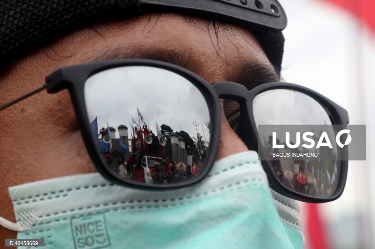 Indonésia: Manifestação em Jacarta contra as novas leis laborais 