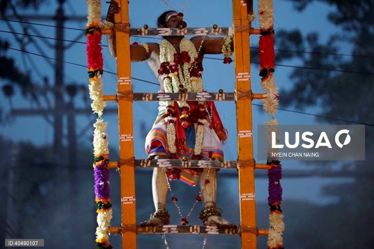 Festival hindu em Yangon em Mianmar (antiga Birmânia).