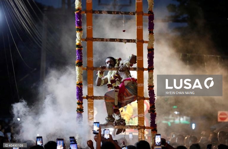 Festival hindu em Yangon em Mianmar (antiga Birmânia).