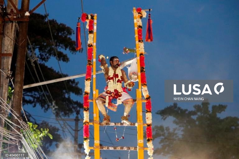 Festival hindu em Yangon em Mianmar (antiga Birmânia).