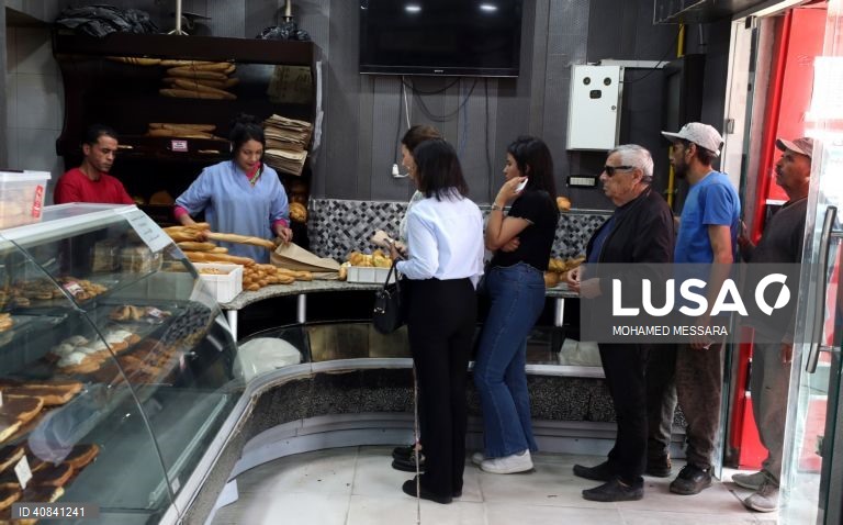 Tunísia: Fabrico de pão em Tunis