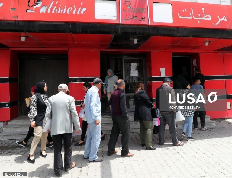 Tunísia: Fabrico de pão em Tunis