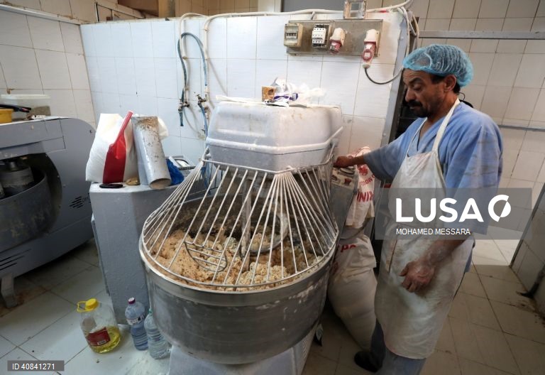 Tunísia: Fabrico de pão em Tunis