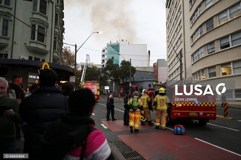 Austrália: incêndio destrói edifício no centro de Sydney