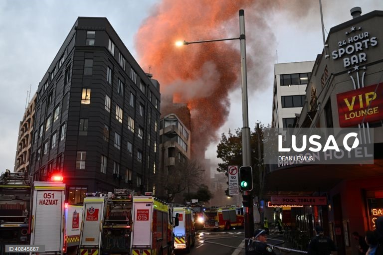Austrália: incêndio destrói edifício no centro de Sydney