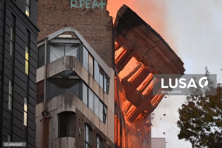 Austrália: incêndio destrói edifício no centro de Sydney