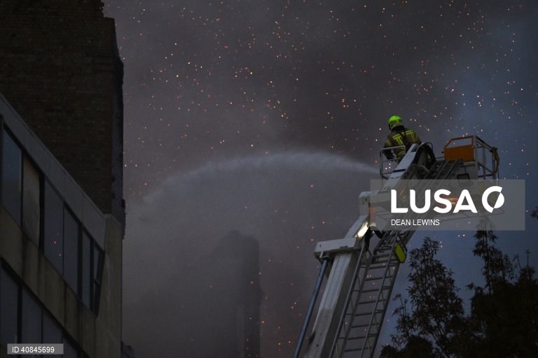 Austrália: incêndio destrói edifício no centro de Sydney