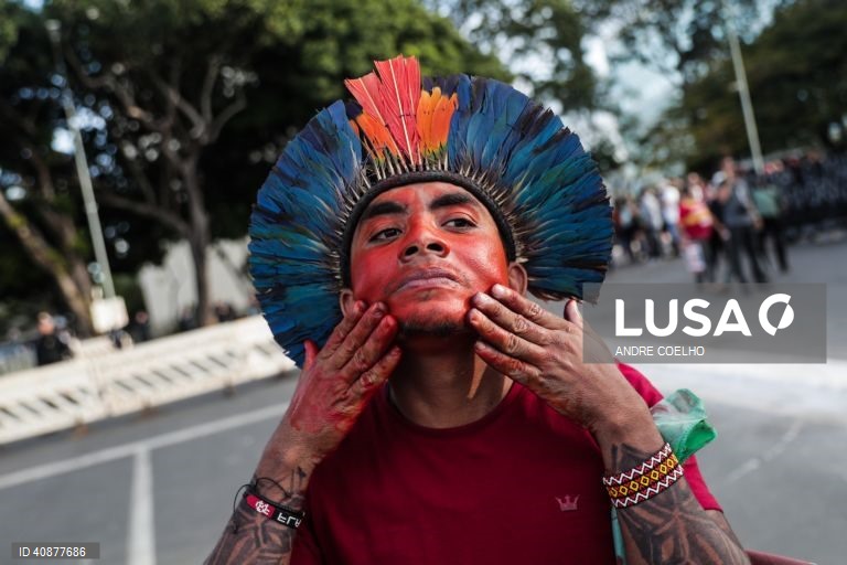 Brasil: Protesto indígena contra a política de demarcação de terras nativas