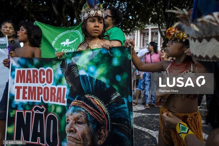 Brasil: Protesto indígena contra a política de demarcação de terras nativas