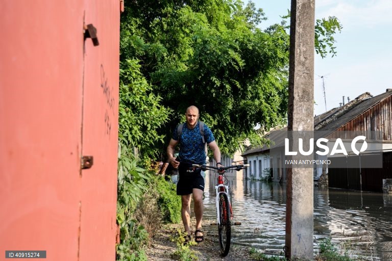 Ucrânia: destruição da barragem de Nova Kakhovka no rio Dnipro causa inundações e coloca em risco milhares de pessoas