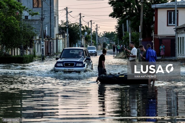 Ucrânia: destruição da barragem de Nova Kakhovka no rio Dnipro causa inundações e coloca em risco milhares de pessoas
