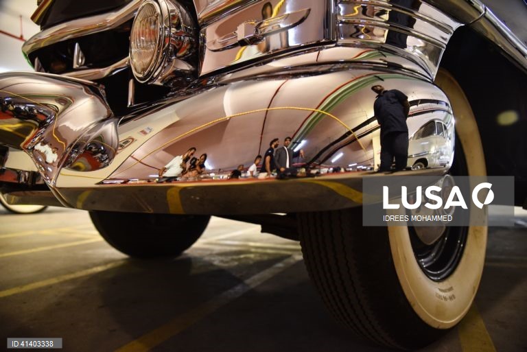 Índia: Exposição de carros antigos em Chennai