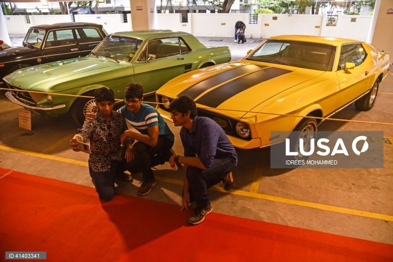 Índia: Exposição de carros antigos em Chennai