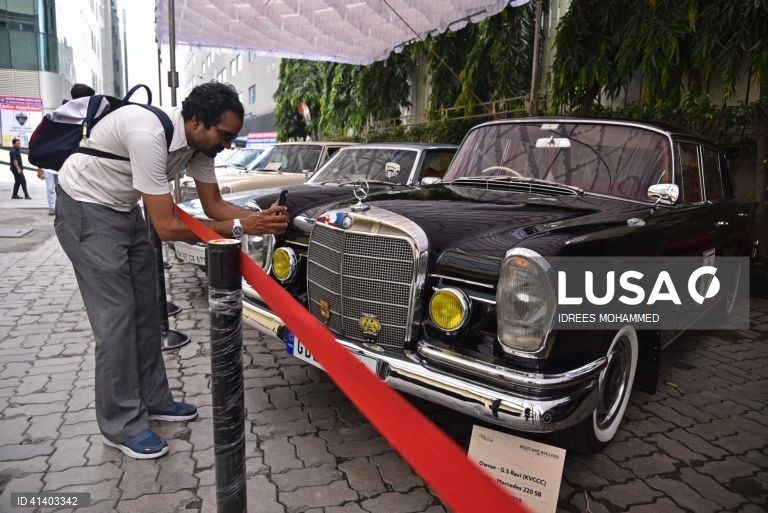 Índia: Exposição de carros antigos em Chennai