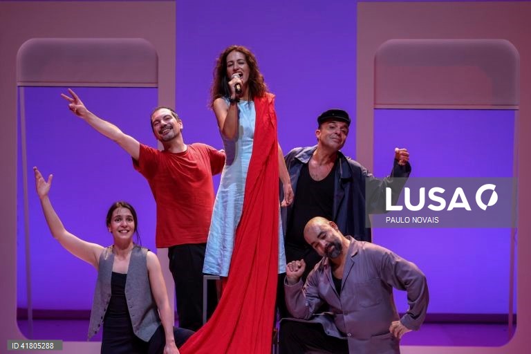 Teatro: Ensaio geral da peça “Café Bonheur” em Coimbra