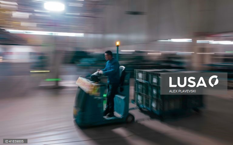 China: Linha de montagem de automóveis eléctricos em Changzhou