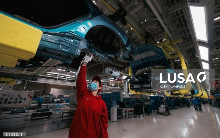 China: Linha de montagem de automóveis eléctricos em Changzhou