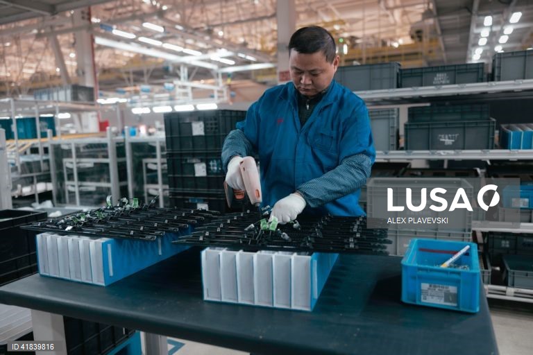 China: Linha de montagem de automóveis eléctricos em Changzhou