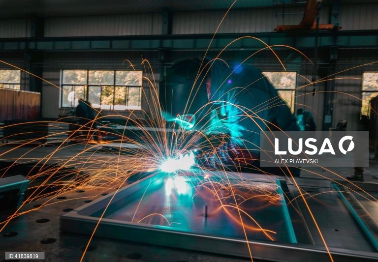 China: Linha de montagem de automóveis eléctricos em Changzhou