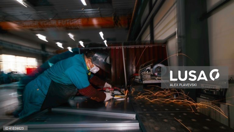 China: Linha de montagem de automóveis eléctricos em Changzhou