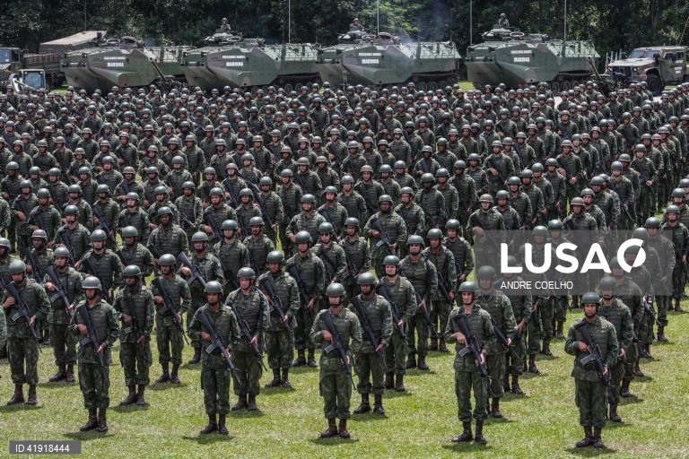 Brasil: Exercícios militares em Rio de Janeiro