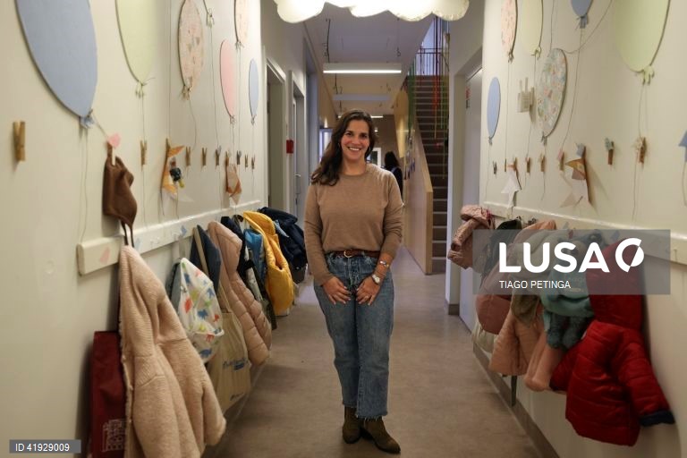 A diretora do Centro Infantil Maria Monserrate (CIMM), Francisca Carneiro, que enveredou por um projeto-piloto da creche com semana dos quatro dias, Lisboa 30 de novembro de 2023. (ACOMPANHA TEXTO DE 03 DE DEZEMBRO DE 2023). TIAGO PETINGA/LUSA