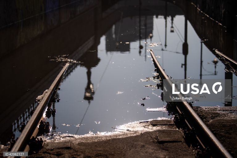 Hungria: Rio Danúbio provoca cheias em Budapeste