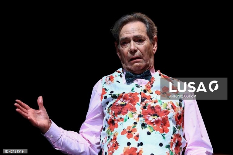 Ensaio de imprensa da peça "Definitivamente as Bahamas" de Martin Crimp, com encenação de Ricardo Neves-Neves e interpretação de Custódia Gallego, Marques D’Arede e Cristina Gayoso Rey, numa produção Teatro do Elétrico. A peça é apresentada dia 19 de janeiro no Cineteatro Louletano, em Loulé,  em Loures, 10 de janeiro de 2024. ANTÓNIO COTRIM/LUSA